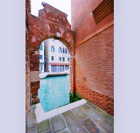 Calle Dei Ormesini Venice Luaran gambar